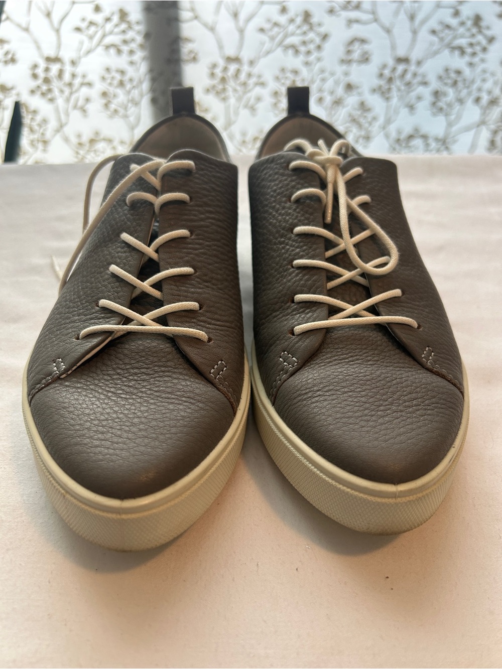 Great condition! Women size 9 (40) Ecco Leather Lace-Up Sneakers in gray
